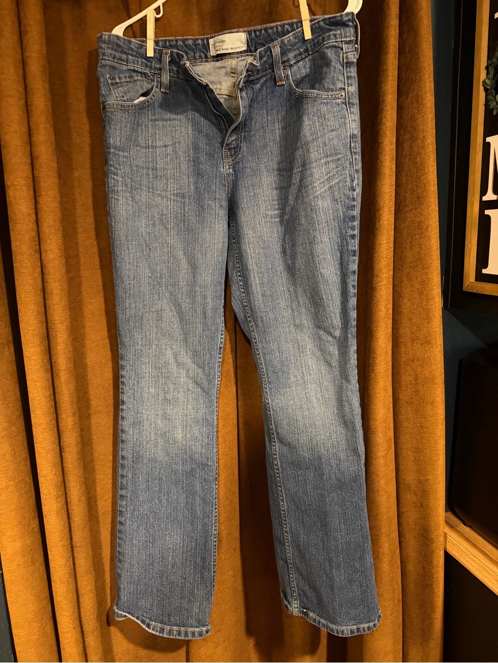 Levi's mid rise Bootcut Jeans